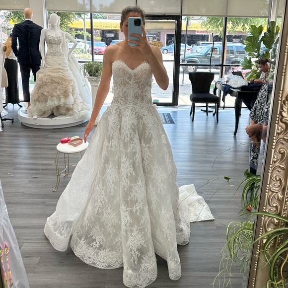 Monique Lhuillier Alexandra wedding dress - Picture 2 of 3